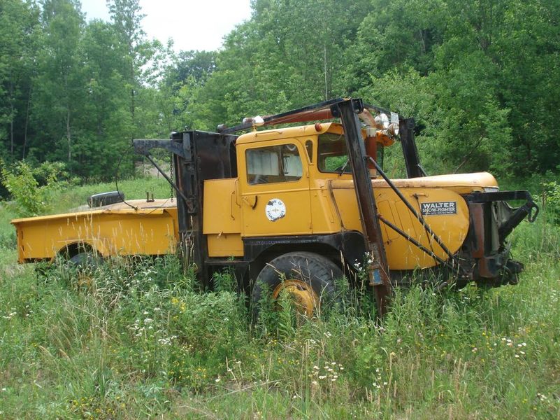 http://www.badgoat.net/Old Snow Plow Equipment/Trucks/Walter 100 Traction/Walter Snowfighters of Upstate New York/GW801H600-2.jpg